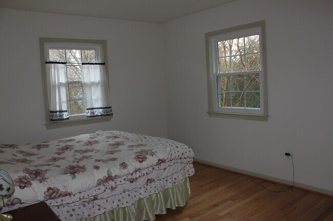 Foto del edificio - 8603 Hilltop Rd