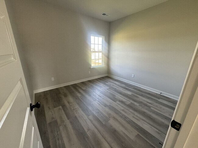 Building Photo - 8980 Acorn Ln