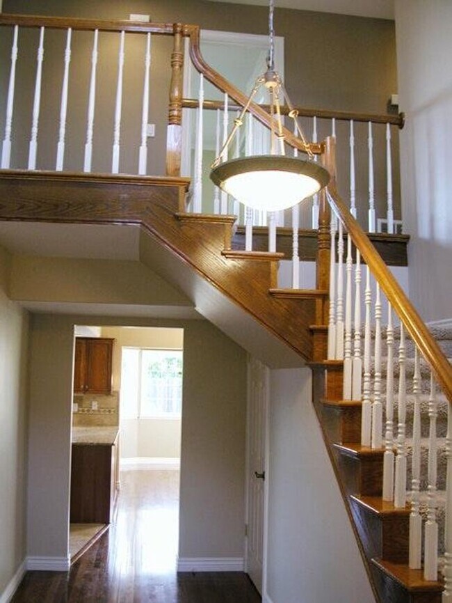 Foto del edificio - 485 Meadowbrook Dr