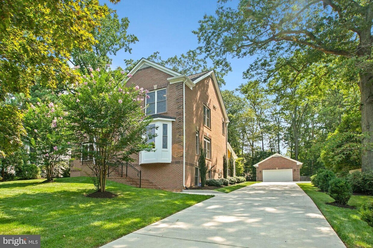 Primary Photo - 8005 Flint St