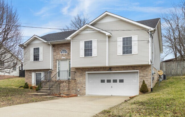 Foto del edificio - Beautiful & Spacious 4 Bed 3 Bath Rental!