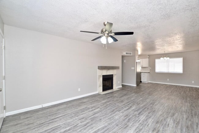 Foto del edificio - 645 N Arrowhead Dr