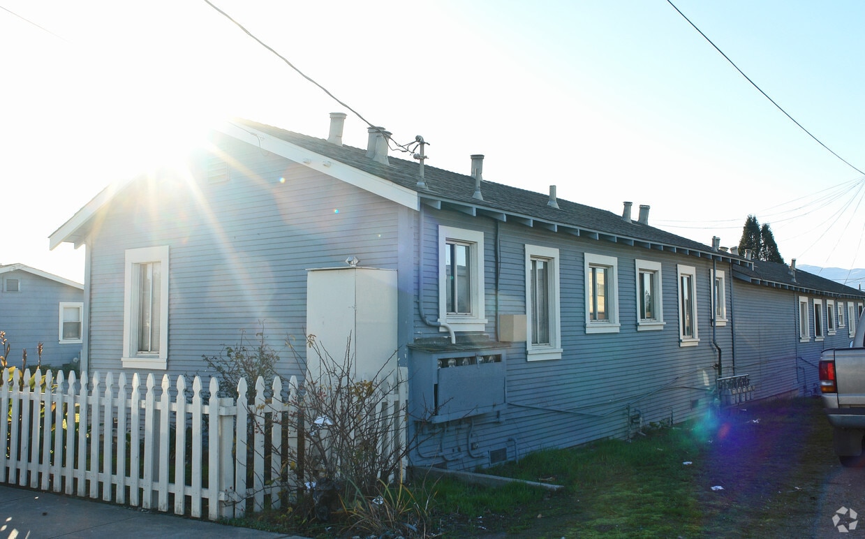 Building Photo - 520 San Benito St