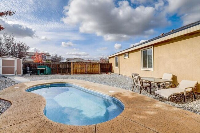 Building Photo - Beautiful Single Story 4 Bedroom Located i...