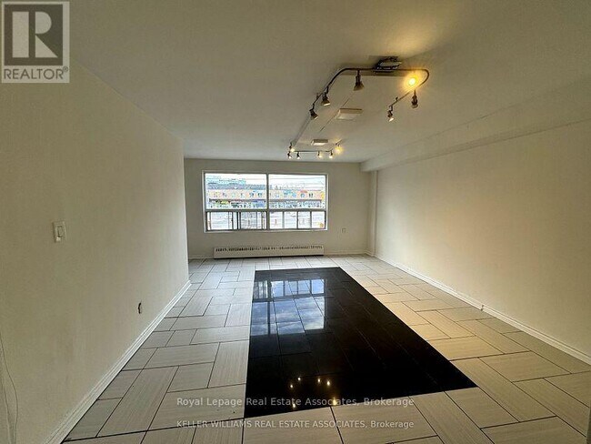 Photo du bâtiment - 3071 Hurontario St