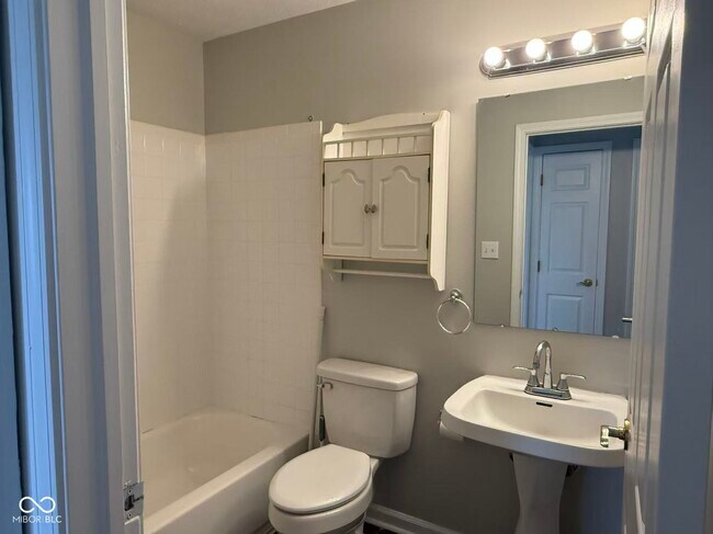 Foto del edificio - 3148 Kelsey Cir