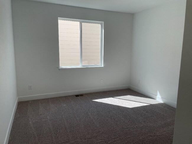 Building Photo - 2657 Mondt Ln