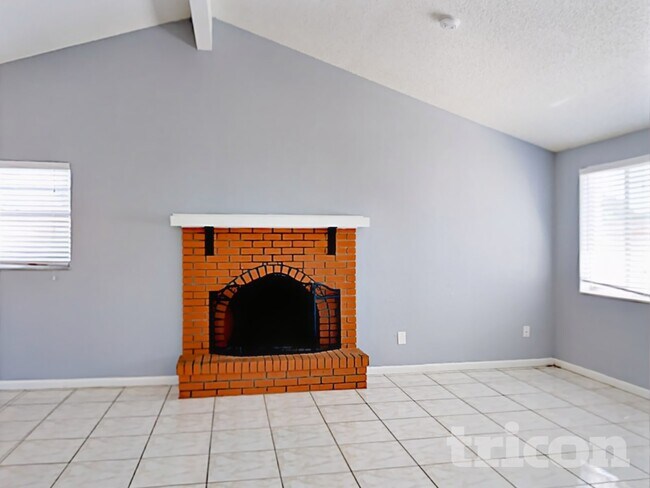 Foto del edificio - 8235 Donaldson Dr