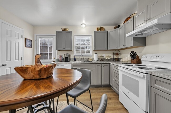 Building Photo - Yorkview Apartment
