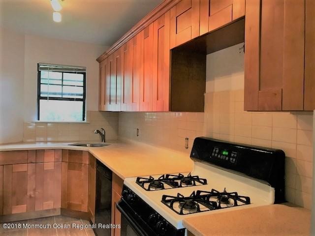 Building Photo - 355 Oak Knoll Dr