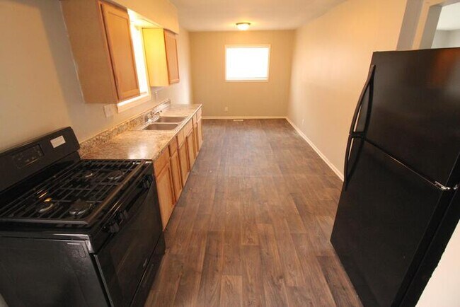 Building Photo - 1948 Bloyd Ave