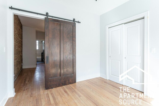 Foto del edificio - 4008 N Lowell Ave