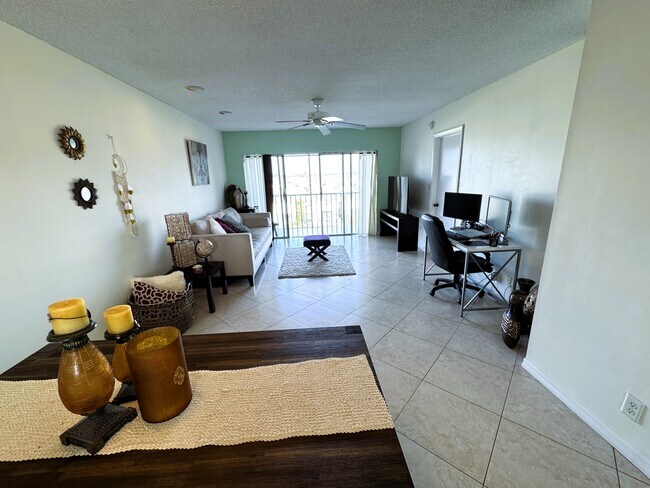 Building Photo - 1101 Crystal Lake Dr