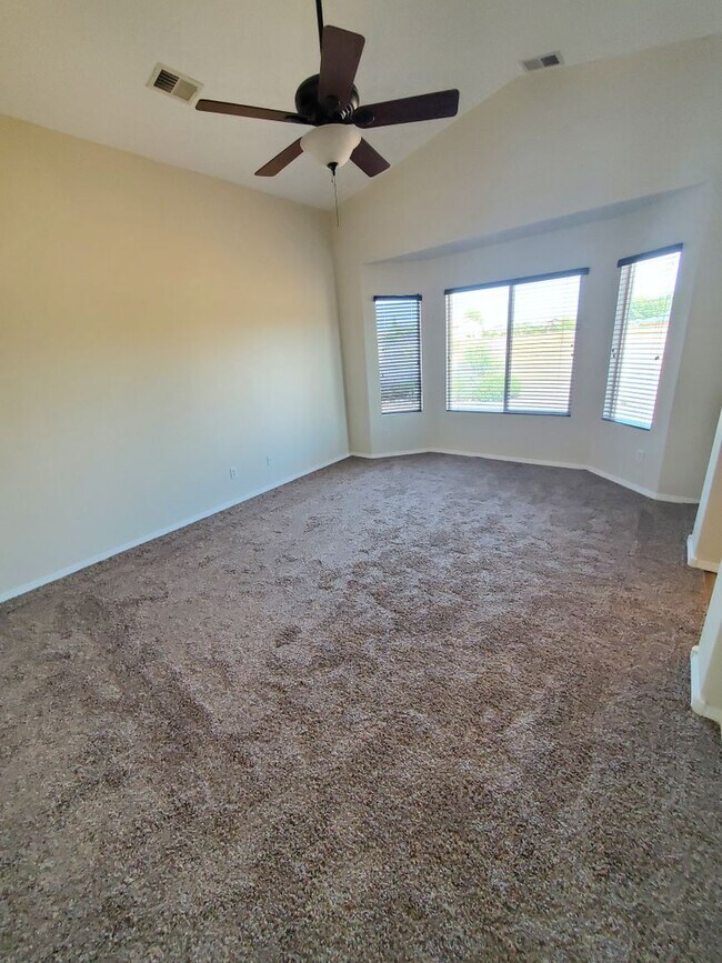 Foto del edificio - 3 bed 2 bath home in Huning Ranch.  MOVE I...