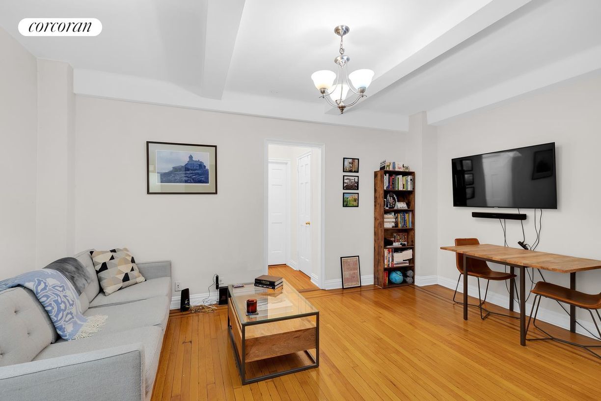Primary Photo - 142 E 49th St
