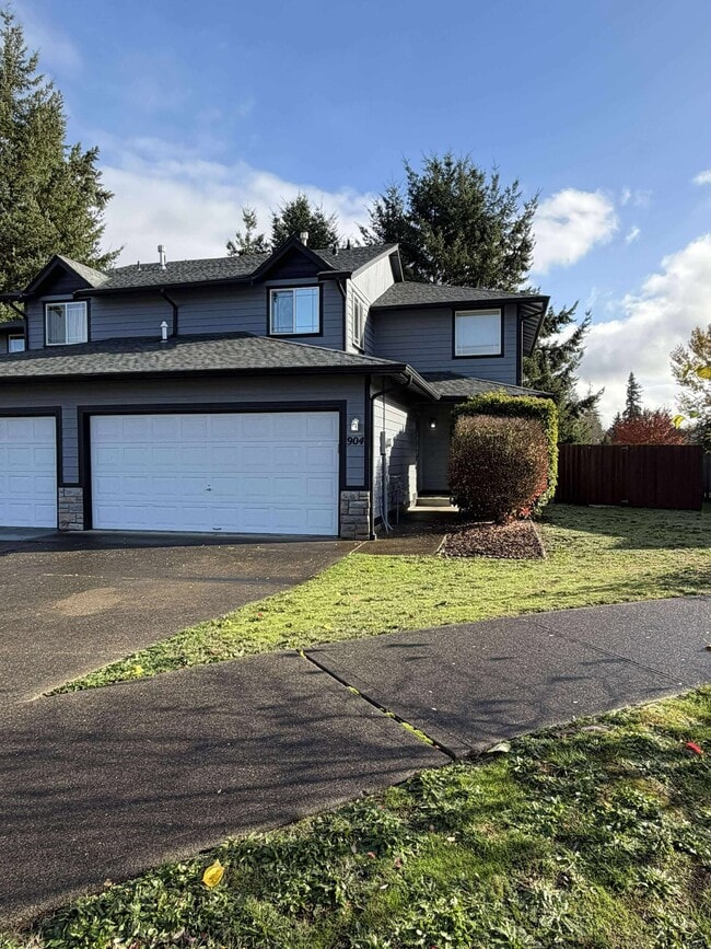 Building Photo - 904 Avalon Ct SE