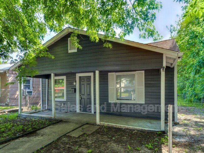 Building Photo - 616 N Rock Island Ave