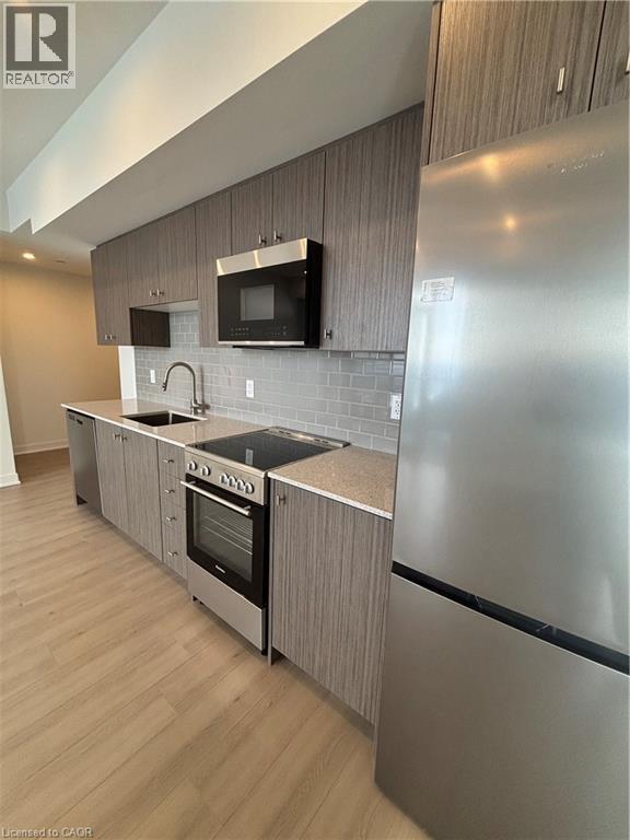 Building Photo - 25 Wellington St S