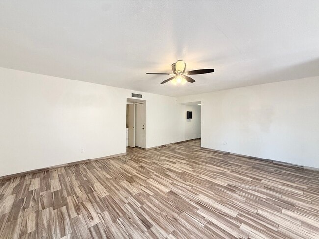 Building Photo - 4010 W Cholla St