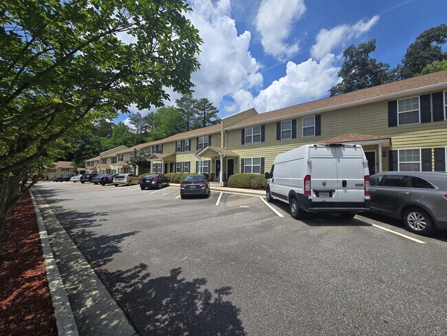 Foto del edificio - 105 Westchester Dr