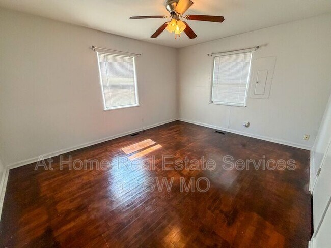 Foto del edificio - 648 S Fairway Ave