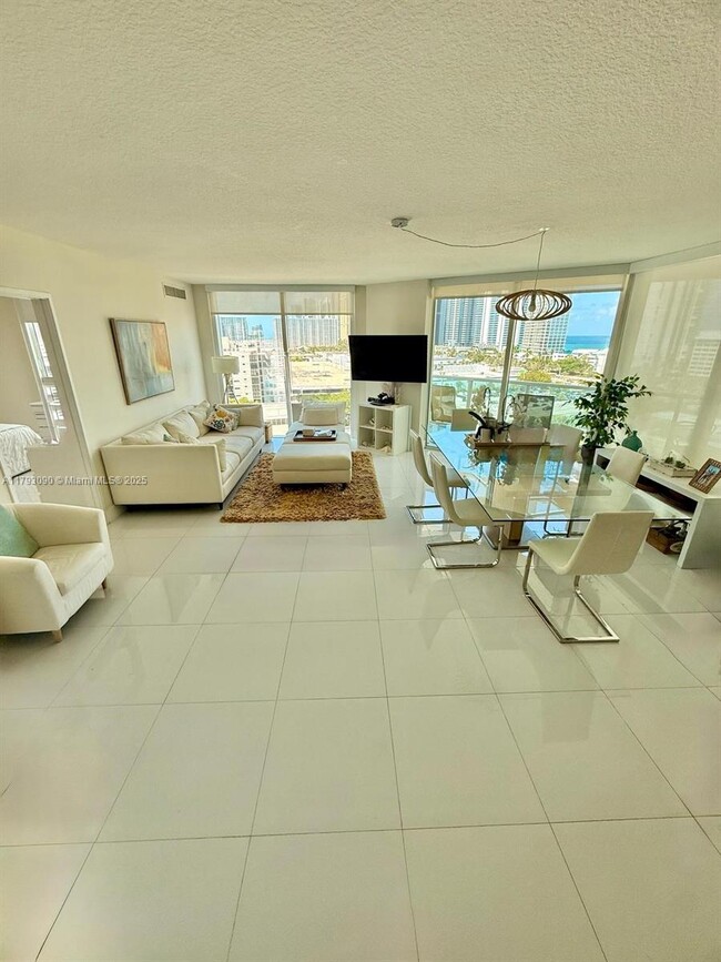 Foto del edificio - 250 Sunny Isles Blvd