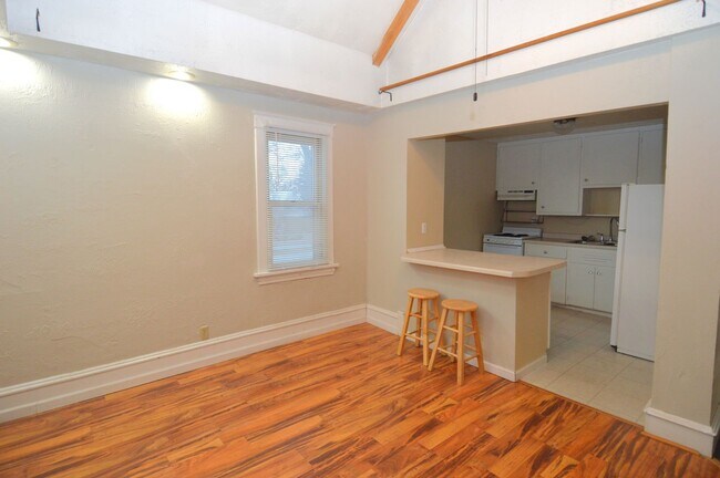 Building Photo - Goettsch Duplex
