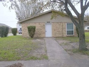 Building Photo - 1504 Cardinal Dr