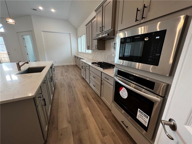 Foto del edificio - 824 Sunny Ridge Dr