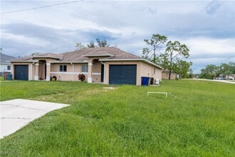 Building Photo - 867 Bedford Dr