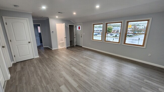 Building Photo - 126 Forest Ave