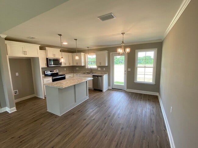 Building Photo - Charming 4-Bedroom Home with Modern Amenities in Valdosta, GA