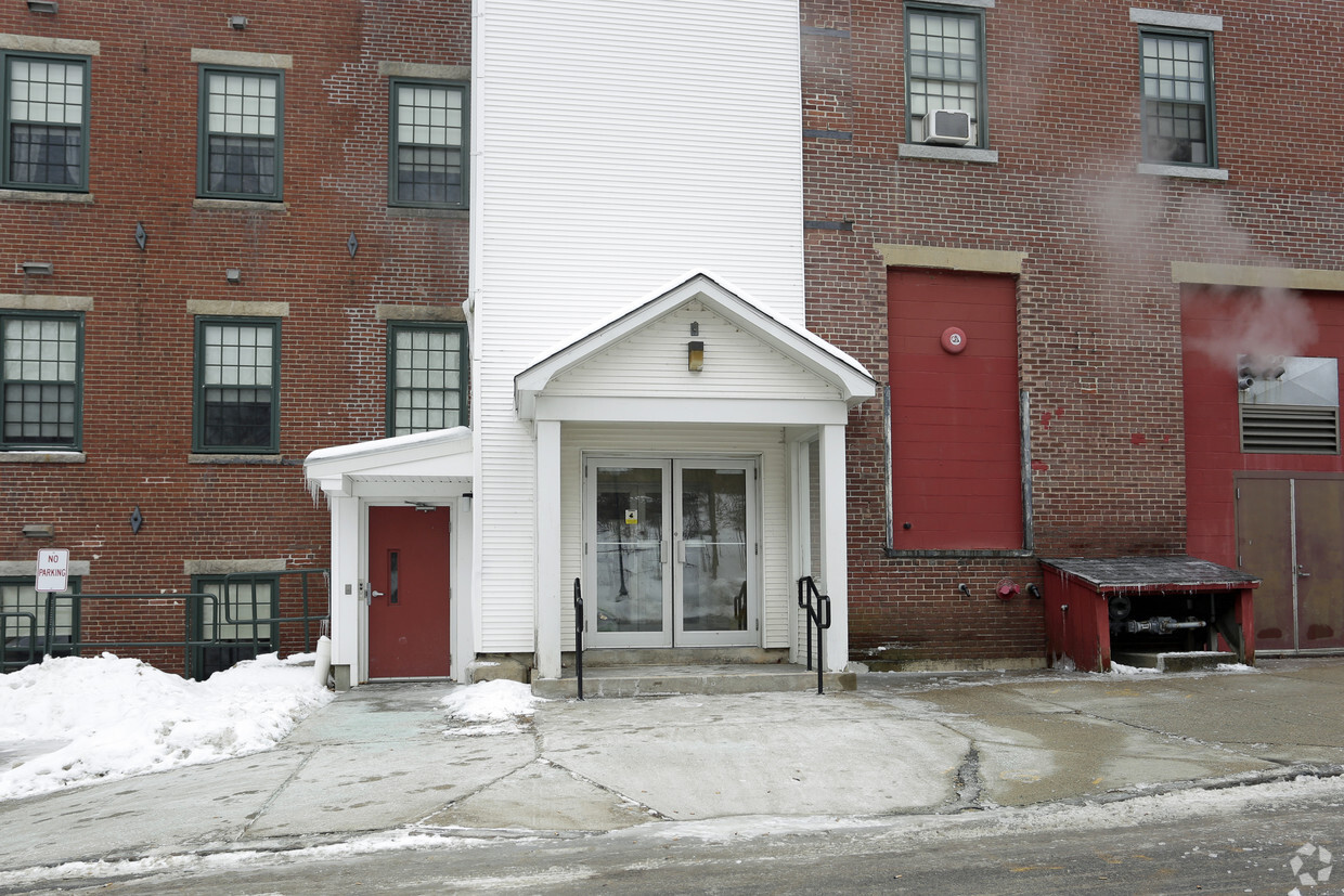 Building Photo - Wyandotte Falls Apartments