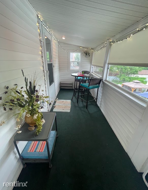 Building Photo - 4 br, 1 bath Duplex - 154 East Tompkins St...