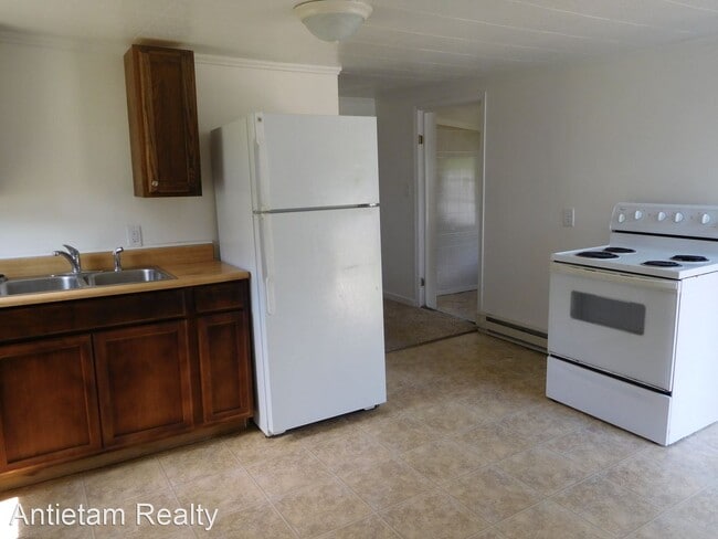 Building Photo - 2 br, 1 bath House - 17 Beech St.