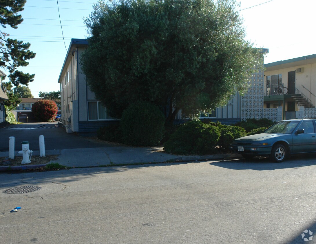 Foto del edificio - 665 Iris