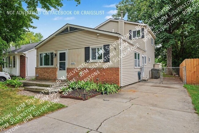 Building Photo - 8600 Russell-