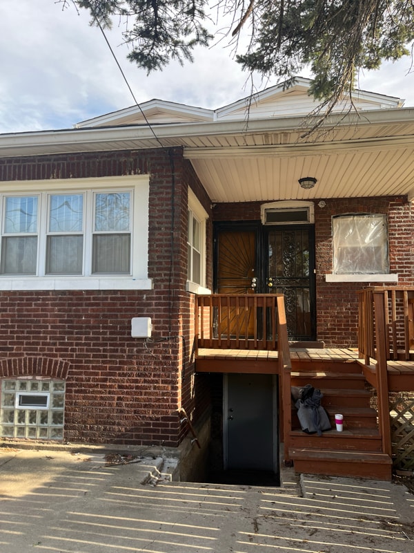 Building Photo - 556 W 115th St