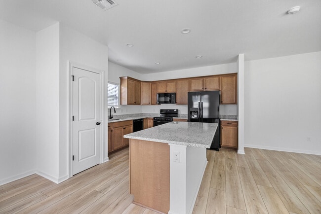 Foto del edificio - 39439 N Bunker Hill Rd