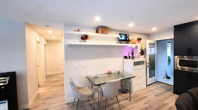 Building Photo - 2019-2045 45 St SE