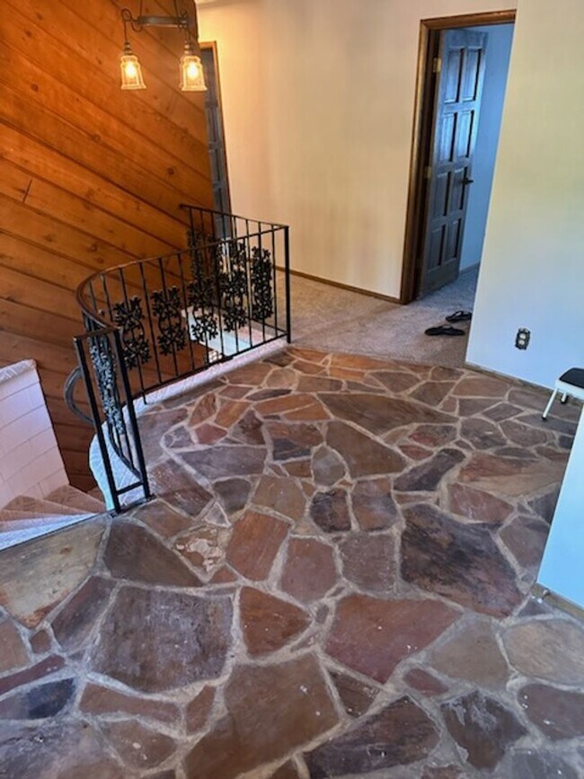 Foto del edificio - Lake Front Property in Lakeville, 4 beds /...