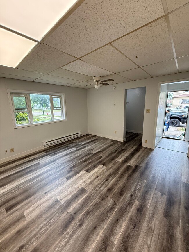 Building Photo - 118 Conley Ave S