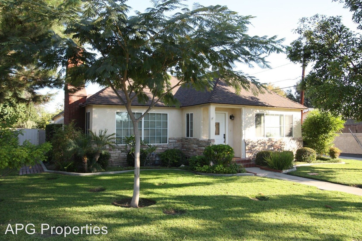 Foto principal - 3 br, 2 bath House - 619 W North St