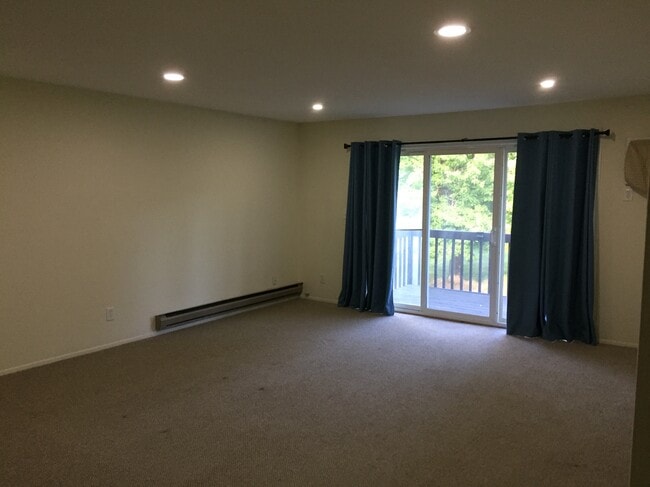 Building Photo - 7 Millholland Dr
