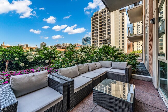 Building Photo - 230 W Division St