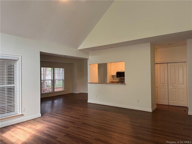 Foto del edificio - 6305 Chiswick Park