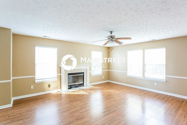 Foto del edificio - 3 Bedroom Pet-Friendly Home in Indianapolis, IN with Main Street Renewal
