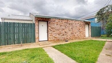 Building Photo - 725 Peppertree Dr