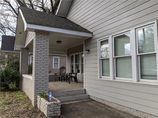 Building Photo - 631 Moreland Pl SE
