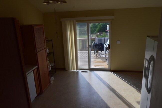 Building Photo - 412 Parkview Dr